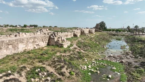 Drone view of Harran castle walls and ancient fortress ruins in Sanliurfa Stock-Footage 324113334