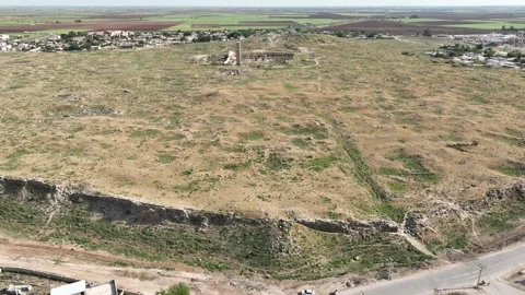 Drone view of Harran castle walls and ancient fortress ruins in Sanliurfa Video stock 324117353