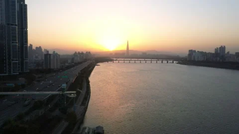 Drone view of the highway traffic along the Han River  in Seoul. South Korea . Vídeos de archivo 217220127
