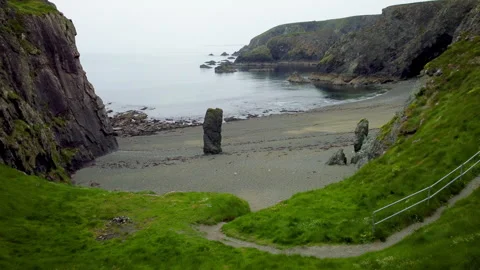 Drone view of Hills of Cooper Coast of Waterford Ireland. Tra na mBó beach. Iris Vídeos de archivo 242320344