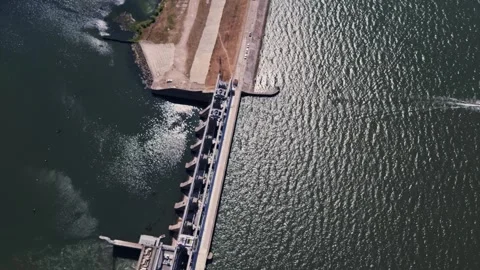 Drone View of Hydroelectric Dam Above River Vídeos de archivo 342062619