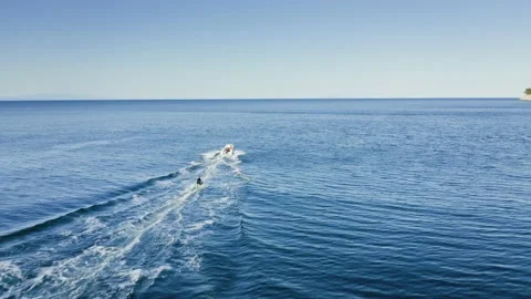 Drone view of kid doing water ski in the sea. Vidéo 158955351