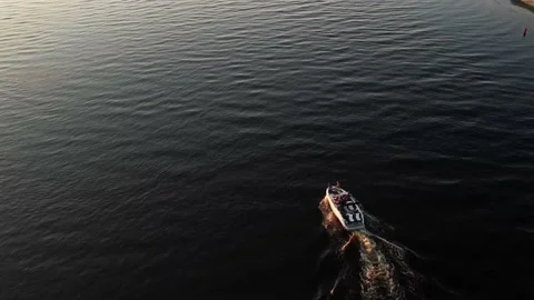 Drone view of luxury boat cruising in high speed in blue sea Vídeo Stock 200097646