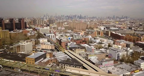 Drone view of Manhattan and Brooklyn from Bushwick Видео 96478166