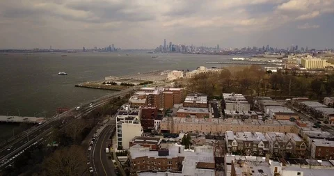 Drone view of Manhattan from Sunset Park, Brooklyn Vidéo 96478208