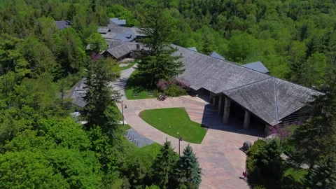 Drone view of the McMichael Canadian Art Collection surrounded by tall trees 스톡 동영상 335797993