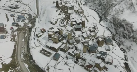 Drone View of Medieval Svan Towers in Ushguli Vidéo 339283917