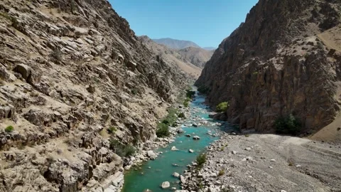 Drone View of Mountain Canyon and Emerald River in Afghanistan Vidéo 320098204