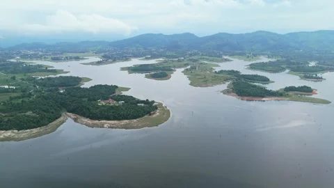 Drone View of Nam Theun 2 Hydropower Reservoir and Islands, Laos Video stock 330183974