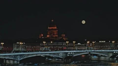 Drone view of night city Saint Petersburg with big moon. Vídeo Stock 236562859