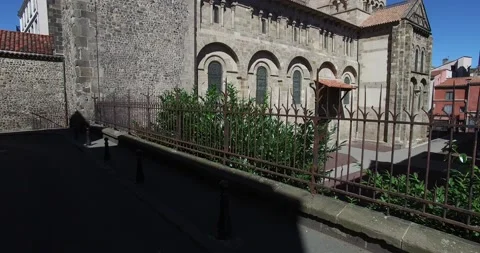 Drone view of Notre Dame du Port Basilica (Clermont-Ferrand) Video stock 131833431
