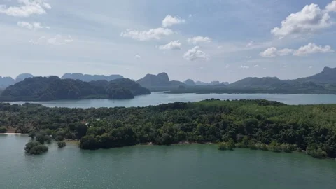 Drone View of Ocean Horizon with Limestone Islands and Soft Blue Sky. Vídeo Stock 334124739