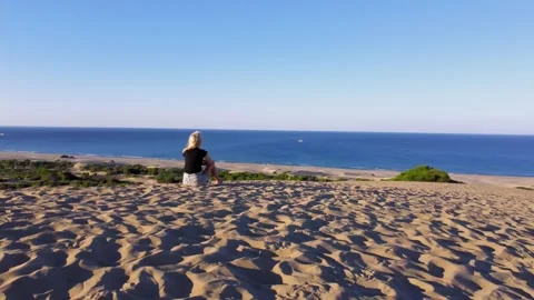 Drone view of one person in middle of dune in Patara beach, Turkey. 스톡 동영상 252612085