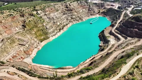 Drone view of open cast mine. Earthmoving work in open pit mining. Turquoise Vidéo 153796036