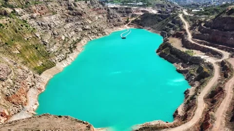 Drone view of open cast mine. Earthmoving work in open pit mining. Turquoise Vidéo 153867935