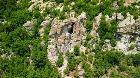 Drone view over Ancient Thracian sanctuary - Utroba cave above Kardzhali dam. 스톡 동영상 256037729