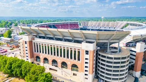 Drone view overlooking Bryant-Denny Stadium seating bowl in Tuscaloosa Fotos Stock