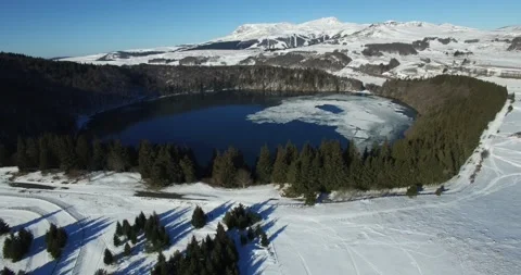 Drone view of the Pavin Lake in winter Stockbeeldmateriaal 131818625
