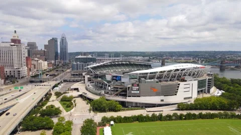Drone view of Paycor Stadium, home of the Bengals football team and Cincinnati Vidéo 304320947