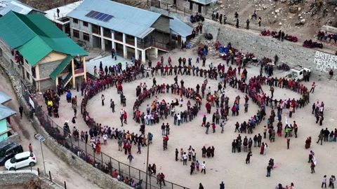 Drone view of People participating in Holi celebrations in Sangla Valley Vídeos de archivo 341115421