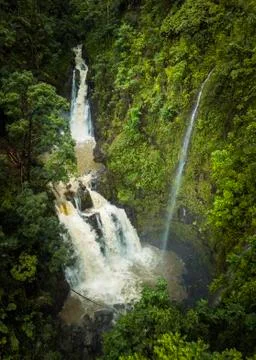 Drone view of a powerful waterfall on The Road to Hana, Maui, Hawaii Foto stock