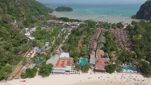 Drone View of Railay Beach with Tourists and Longtail Boats Vídeos de archivo 337292042