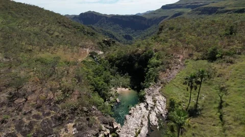 Drone view of Rei do Prata waterfall, Cavalcante, Goiás, Brazil 스톡 동영상 252868614
