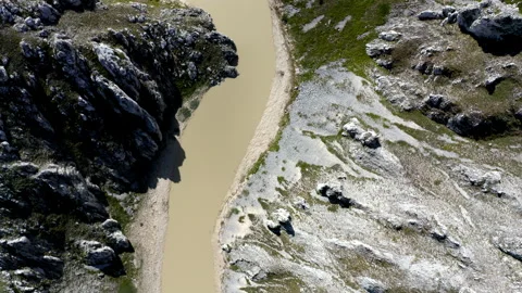 Drone view of a river in the mountains of abruzzo Italy on a sunny day 스톡 동영상 264001487