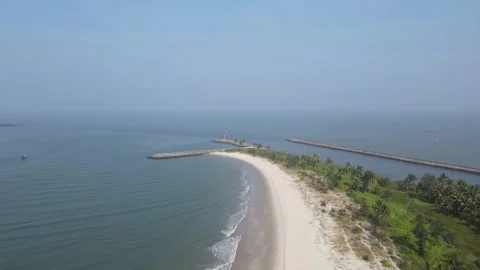 Drone view of river water meeting the sea along the coast of Udupi, Karnataka Vídeo Stock 345994982