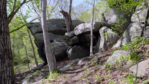 Drone view of the rocks off the path of Rocky Point in Warwick Rhode Island. 스톡 동영상 337439957