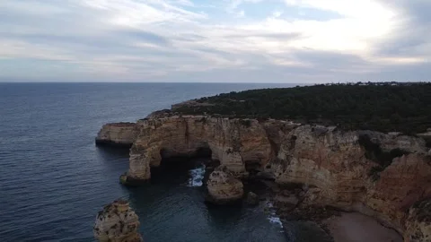 Drone View of Sea Arch and Rocky Coastline in the Algarve, Portugal Stockbeeldmateriaal 337504235