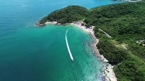 Drone View of Speedboat Leaving Wake in Crystal Clear Tropical Waters Video stock 339580638