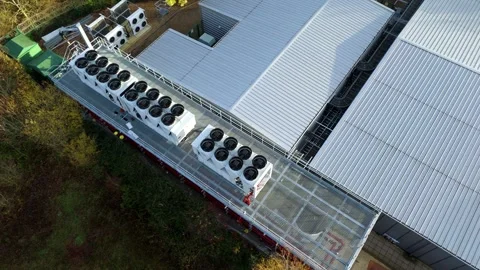 Drone view of a sprawling data center campus in Milton Keynes with advanced Stockbeeldmateriaal 333023332