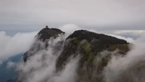 Drone view time lapse of emei mountain jinding scenic Stock Footage 131065555