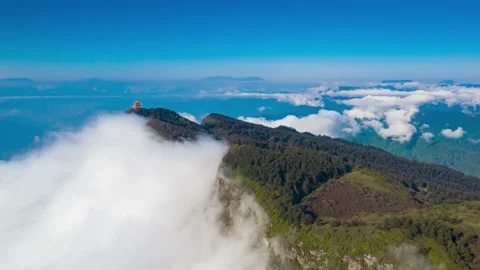 Drone view time lapse of emei mountain jinding scenic Stock Footage 131065560