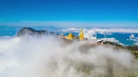 Drone view time lapse of emei mountain jinding scenic Stock Footage 131065565