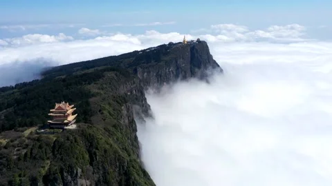 Drone view time lapse of emei mountain jinding scenic Stock Footage 134671630