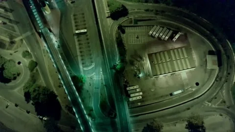 Drone view top shot time lapse of a bus station in night, with bus and cars Video stock 227598154