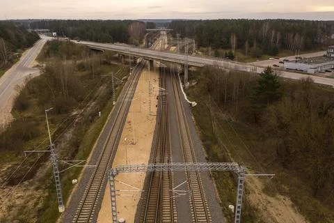 Drone view of train tacks and highway bridge above it. Stock-Fotos