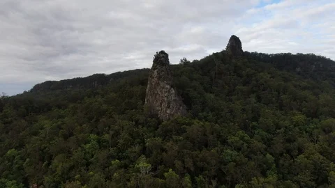 Drone View of a Tropical Rainforest with Tree-Crowned Rock Spires Stockbeeldmateriaal 103891698