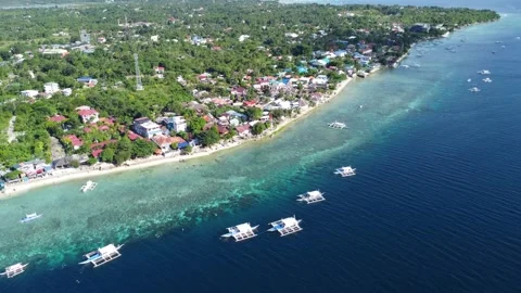 Drone view of tropical seaside and coastline in Panagsama Moalboal Philippin 스톡 동영상 334635165
