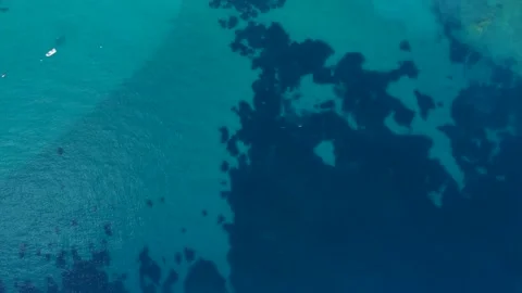 Drone view of turquoise and deep blue ocean water from above. Stock-Footage 347228645