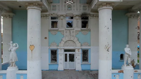 Drone View of Ukraine War Destroyed Community Center in Irpin, Kyiv Region Vídeos de archivo 228457246