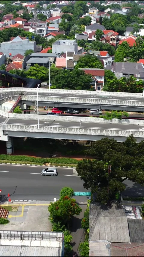 Drone view of vehicles passing over a double flyover 스톡 동영상 324174613