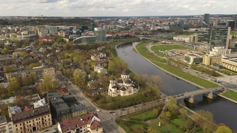 Drone view, Vilnius, Lithuania, with orthodox churh close to the Néris Vidéo 273047387