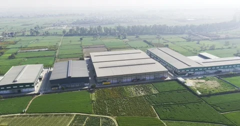 Drone view of warehouse or factory facility located in a rural area in india Vídeo Stock 329667968