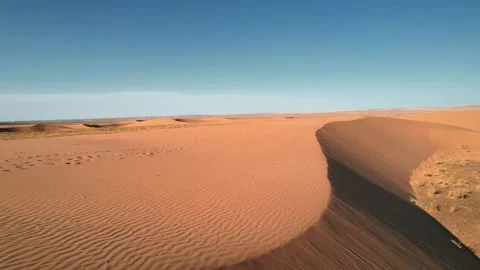 Drone View Of Wind Shaped Dunes In Gobi Mongolia Vídeos de archivo 332679083