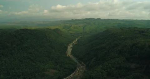 Drone view of winding river in lush tropical forest with soft morning light 스톡 동영상 332754403