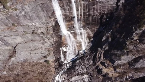 Drone: Waterfall 库存影片 117372150