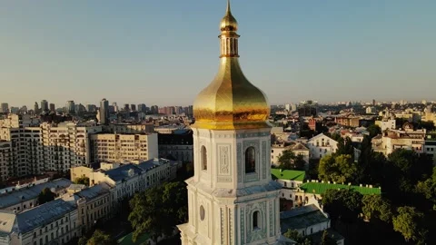 Drone wraps around Bell Tower of Saint Sophia's Golden Dome Cathedral, Kyiv Video stock 201424901